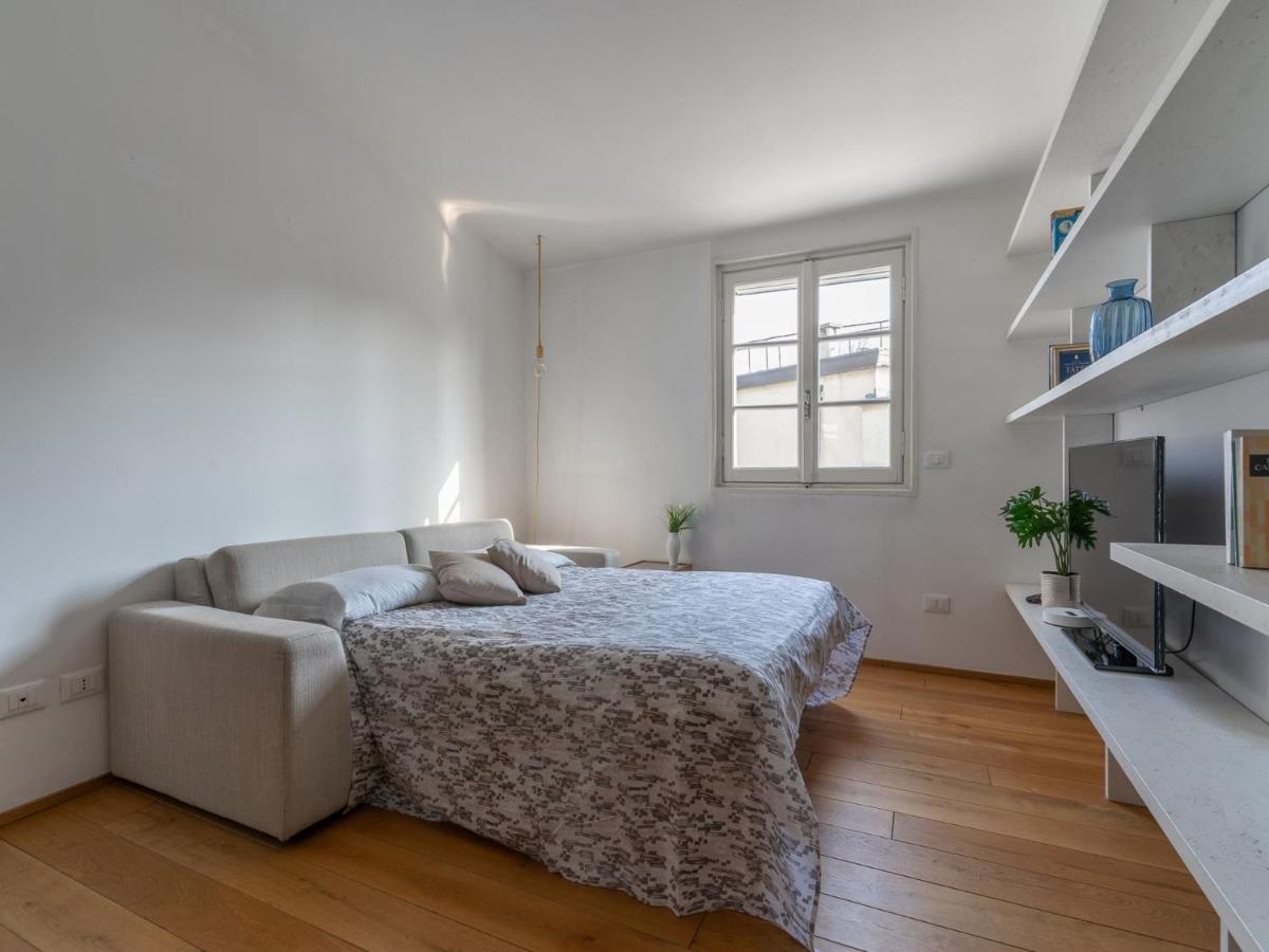 The Best Rent - Lovely One-Bedroom Apartment In Moscova Milão Exterior foto