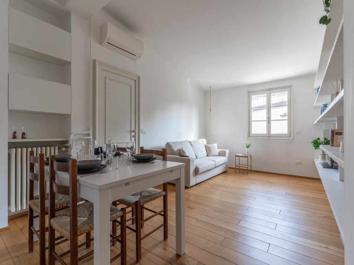 The Best Rent - Lovely One-Bedroom Apartment In Moscova Milão Exterior foto